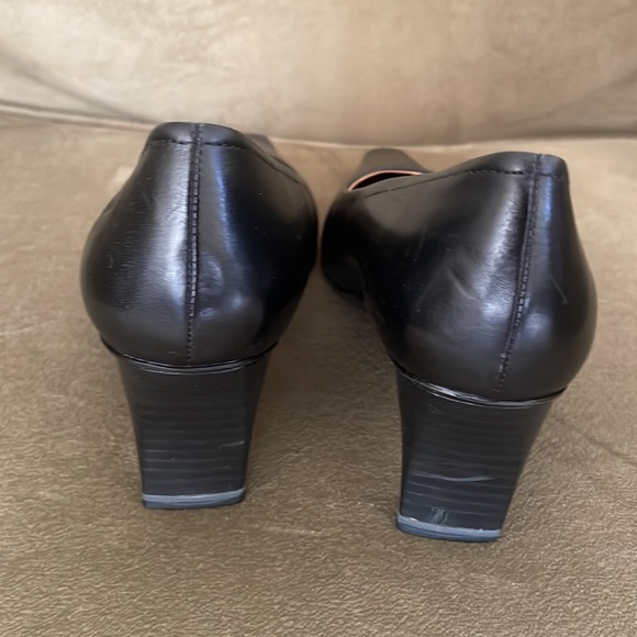 Classic and beautiful leather shoes CAPRICE, size 9M, made in Germany - Picture 11 of 13